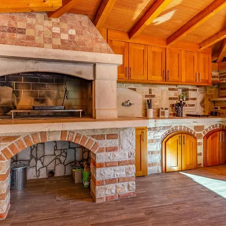 Holiday home Stunning In With Kitchen *