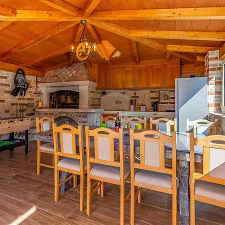 Stunning In With Kitchen Holiday home *