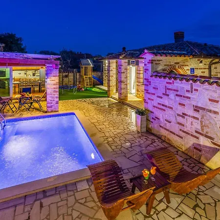 Stunning In With Kitchen Holiday home *