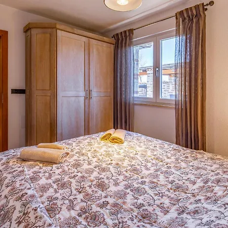 Stunning In With Kitchen * Medulin