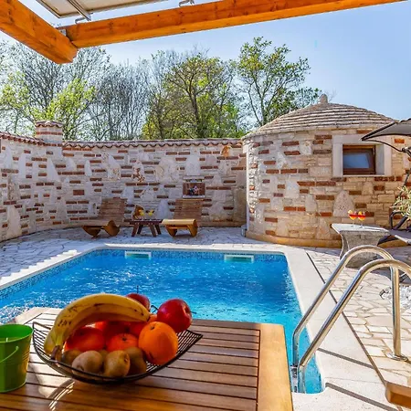 Holiday home Stunning In With Kitchen *