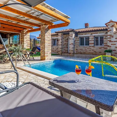 Stunning In With Kitchen * Medulin
