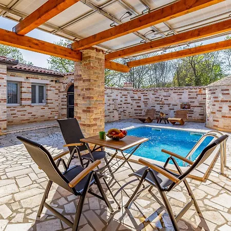 Stunning In With Kitchen Holiday home *